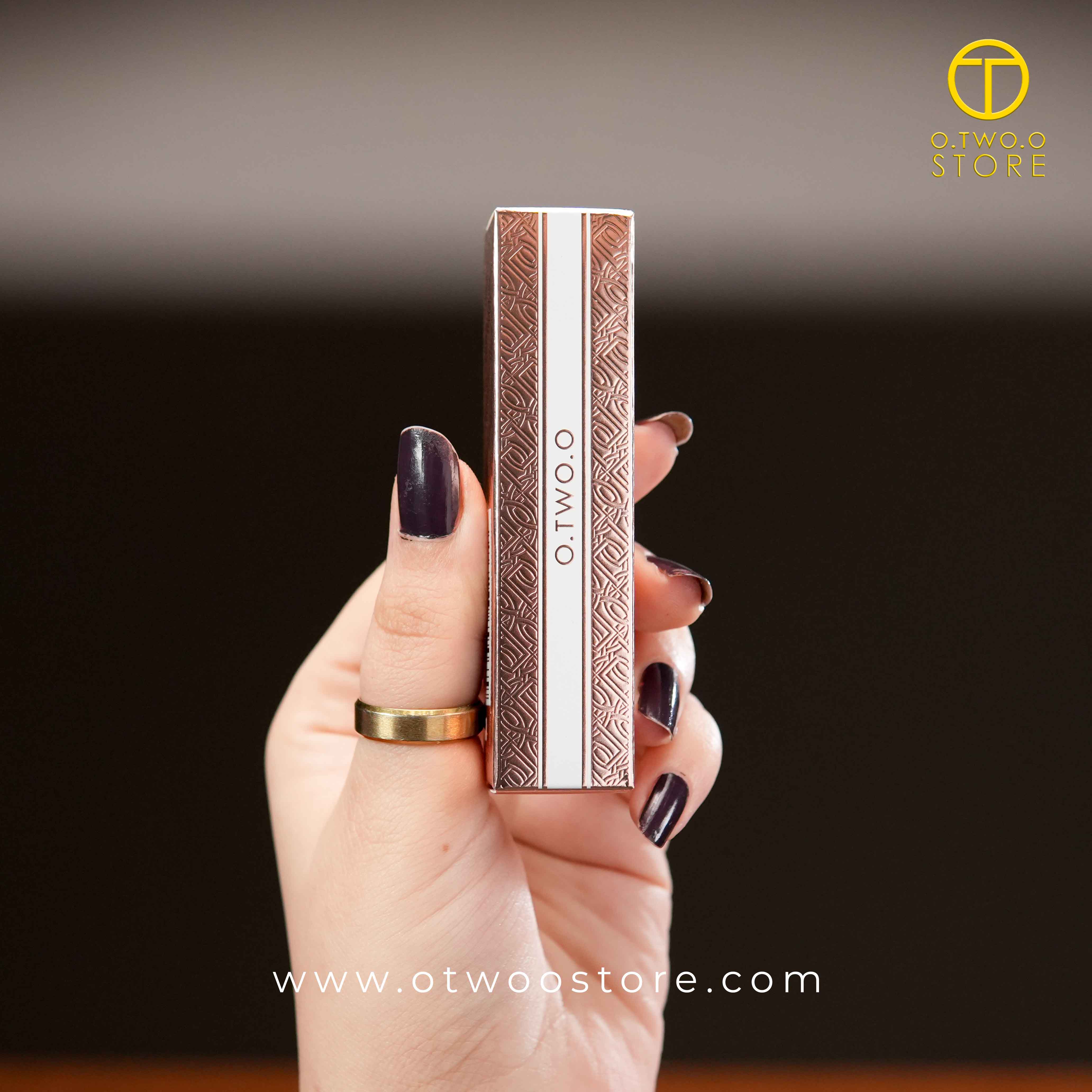 O.TWO.O Hydrating Vinyl Lip Gloss