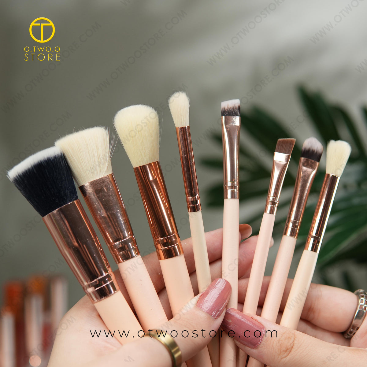 O.TWO.O 8pcs Gold Pink Makeup Brush Set