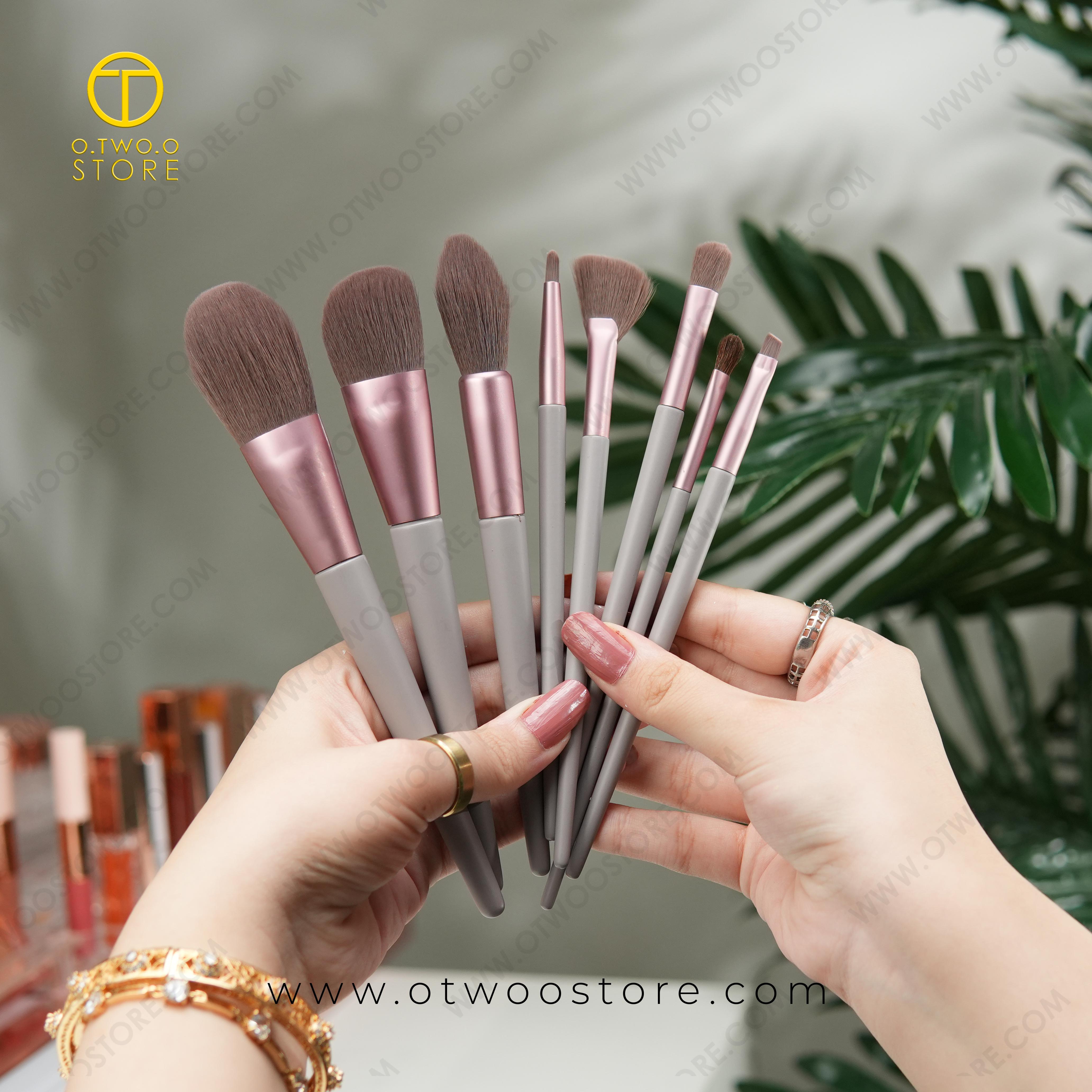 O.TWO.O 8pcs Makeup Brush Set Milk Tea